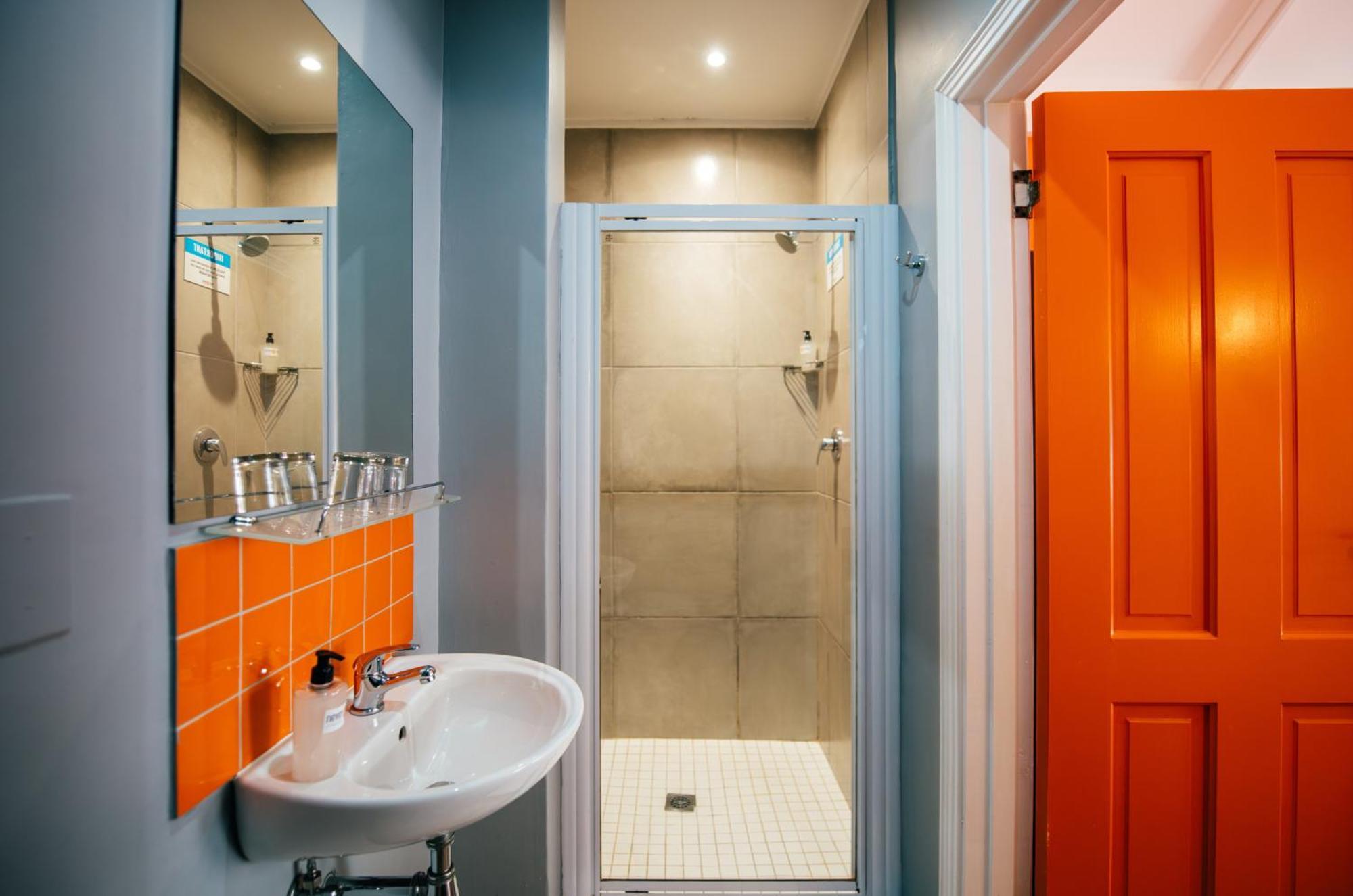 Twin Beds, Private Room (En-Suite Bathroom)